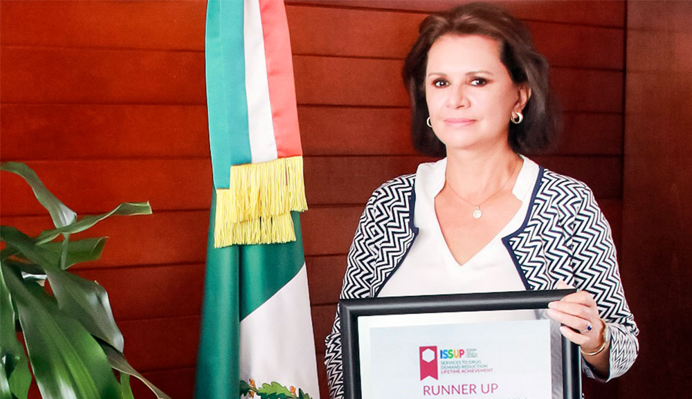 La doctora Carmen Fernández Cáceres recibe premio del ISSUP