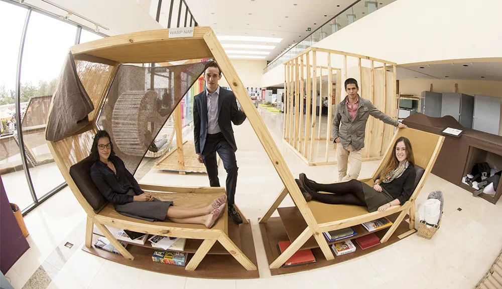 Alumnos de la Escuela de Arquitectura montan la exposición Powernap 