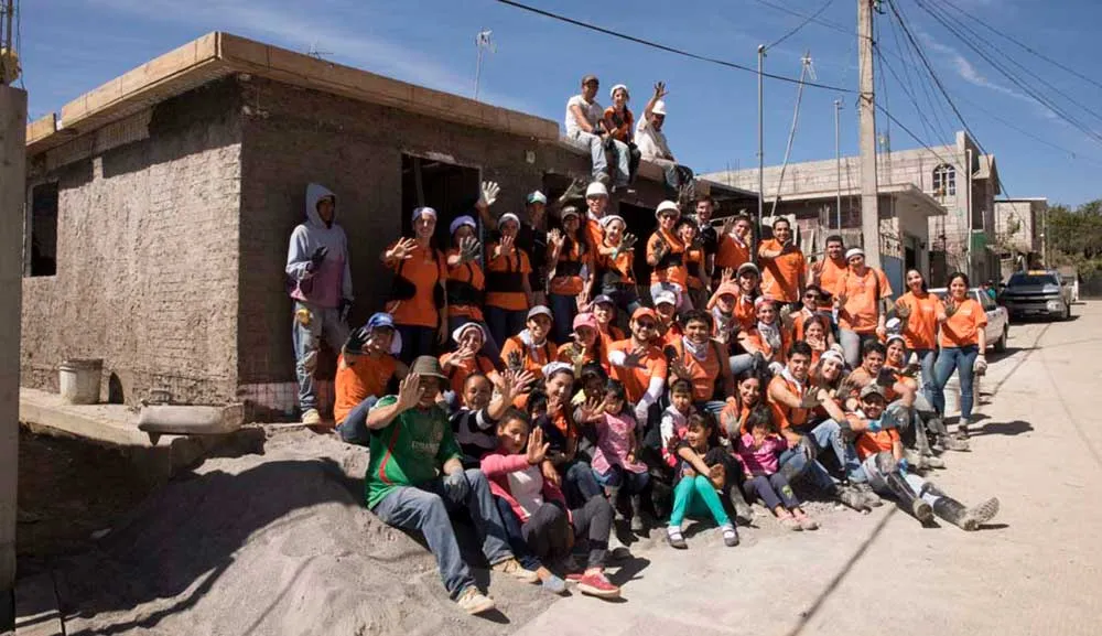 ASUA realiza brigada de reconstrucción en Puebla