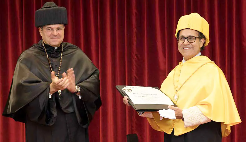 Crossing the border to change the world: Dr. Quiñones receives honorary degree from the Anahuac