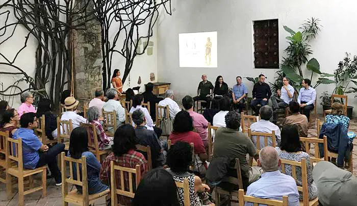 Investigador Anáhuac participa en coloquio y presentación de libro en Oaxaca