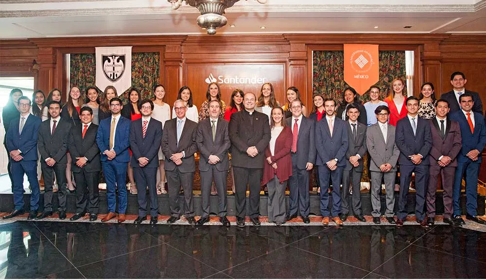 La Anáhuac y Banco Santander becan a alumnos de excelencia