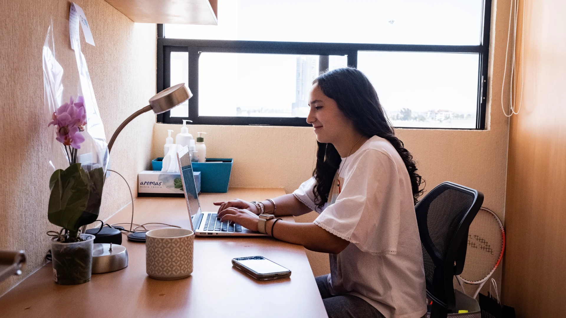 Estudiante en dormitorio cursando en Anahuac Online