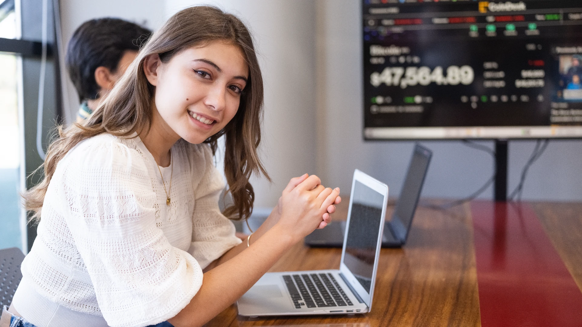 Estudiante anahuac en clase analisis de datos