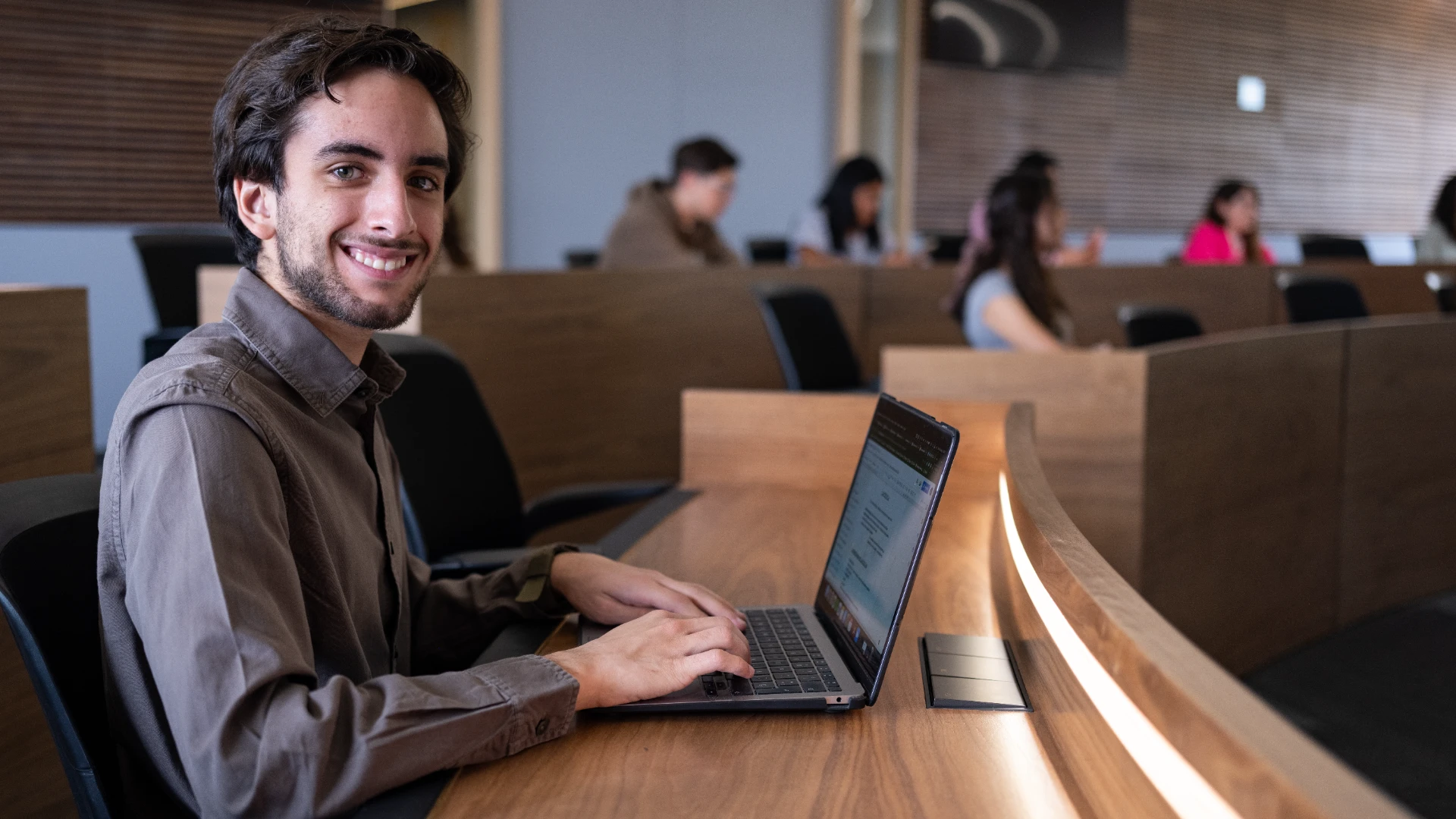 estudiantes en busqueda de sus practicas profesionales