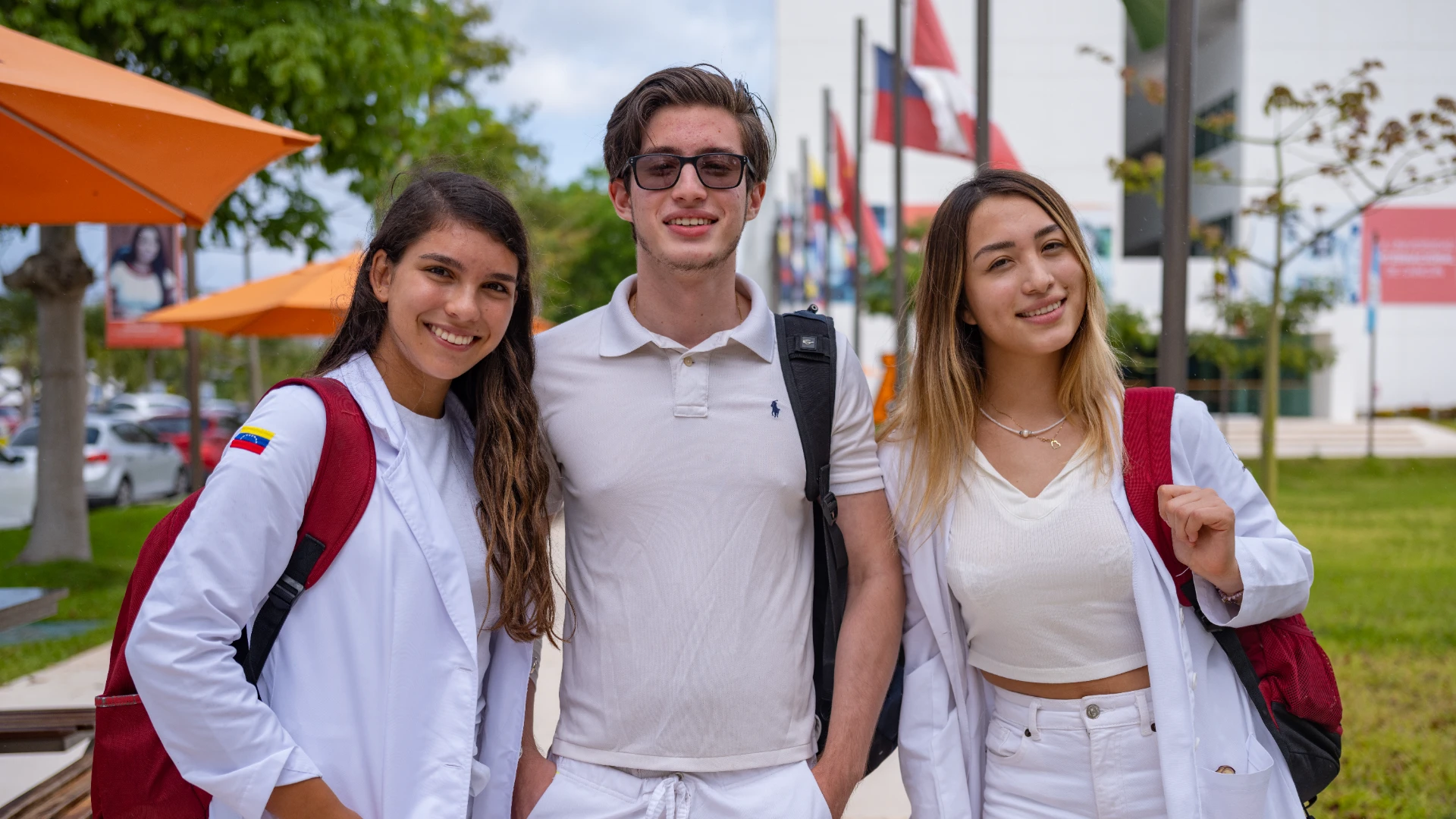 alumnas de la anahuac eligiendo su intercambio