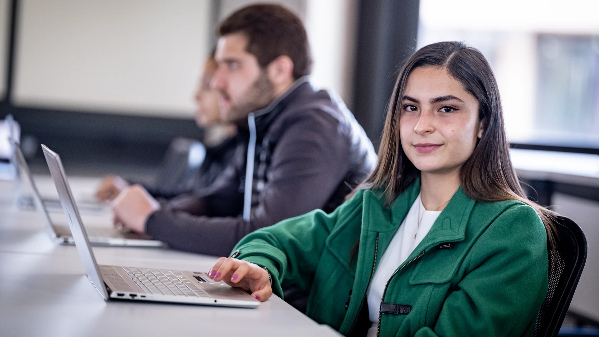 alumna de maestria anahuac en clase