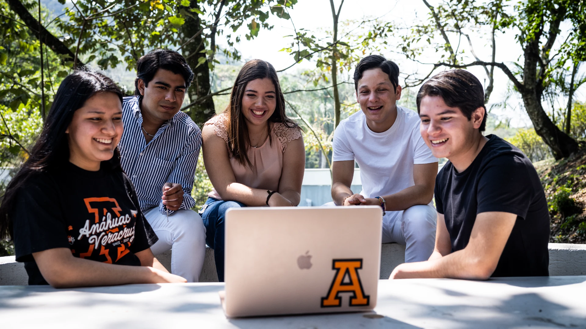 Estudiantes de preparatoria iniciando proceso admisión en Anáhuac
