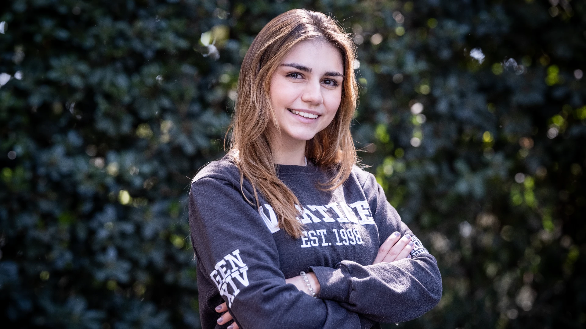 Chica joven sonriendo campus anahuac