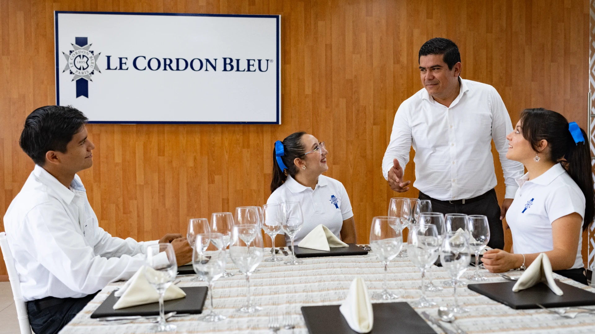 Estudiantes anahuac cursando clases en convenio con le cordon bleu