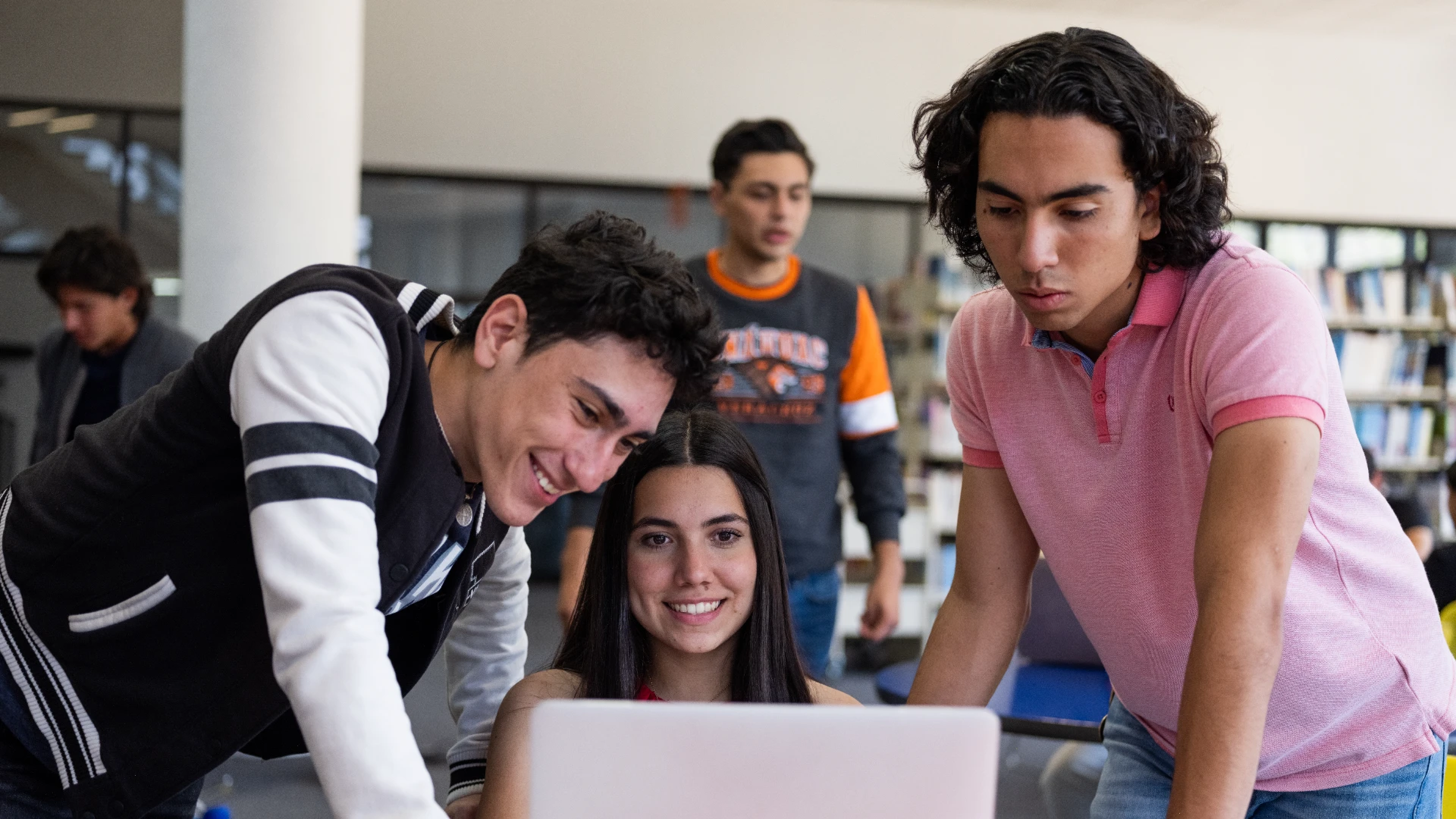 Estudiantes anahuac en clase