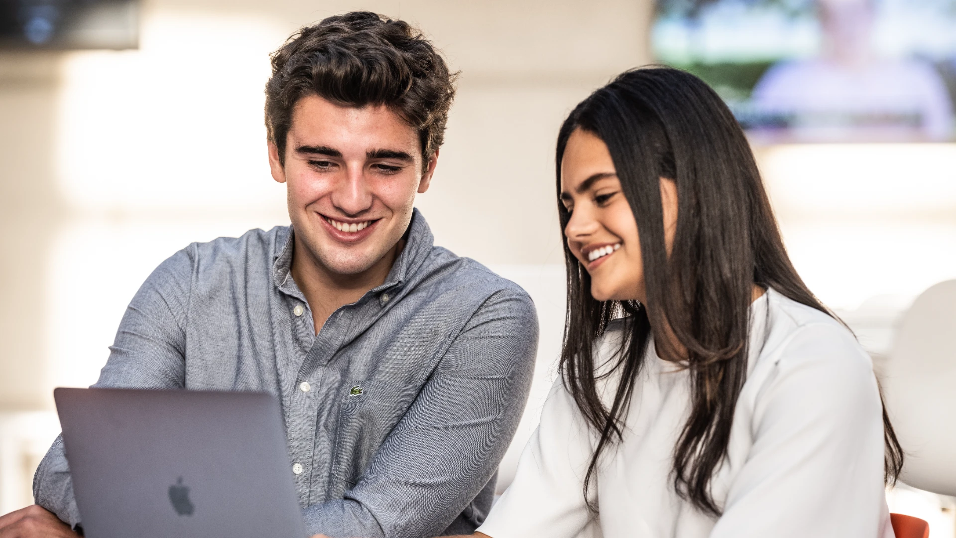 Estudiante de pedagogia ejerciendo en el campo de pedagogia empresarial
