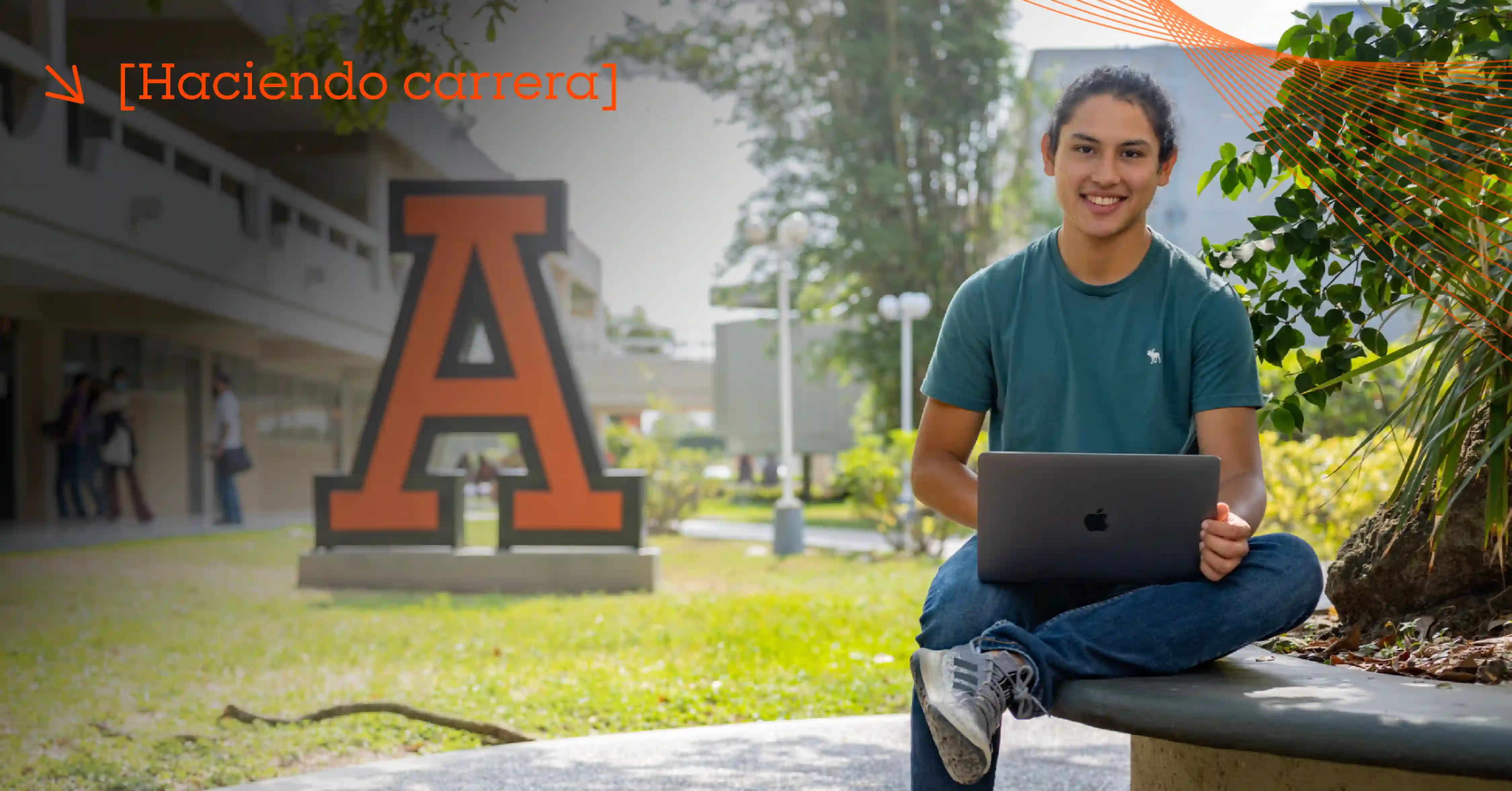 alumno con laptop en campus de la anahuac 