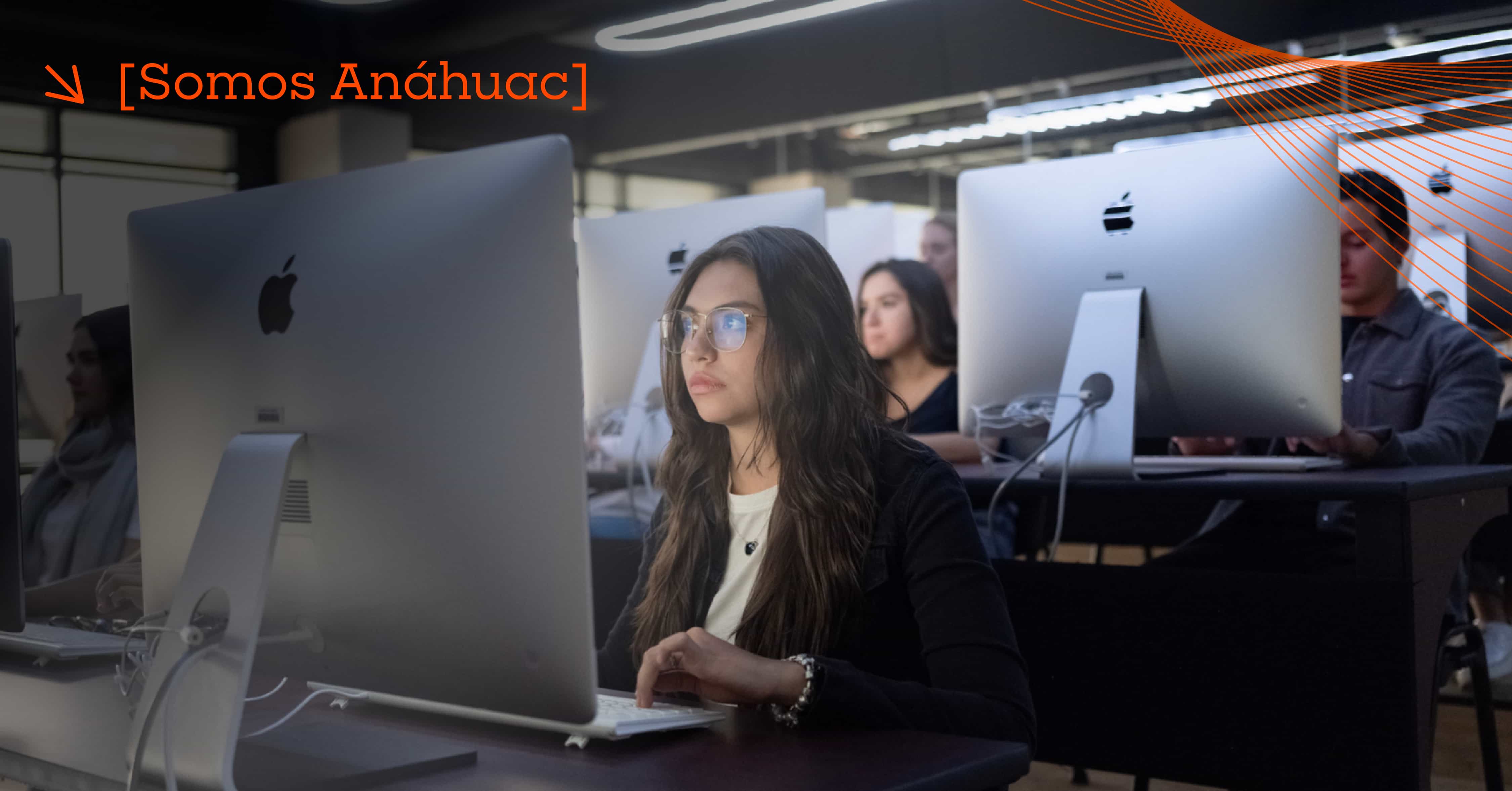 alumna de la anahuac en salon de computo 