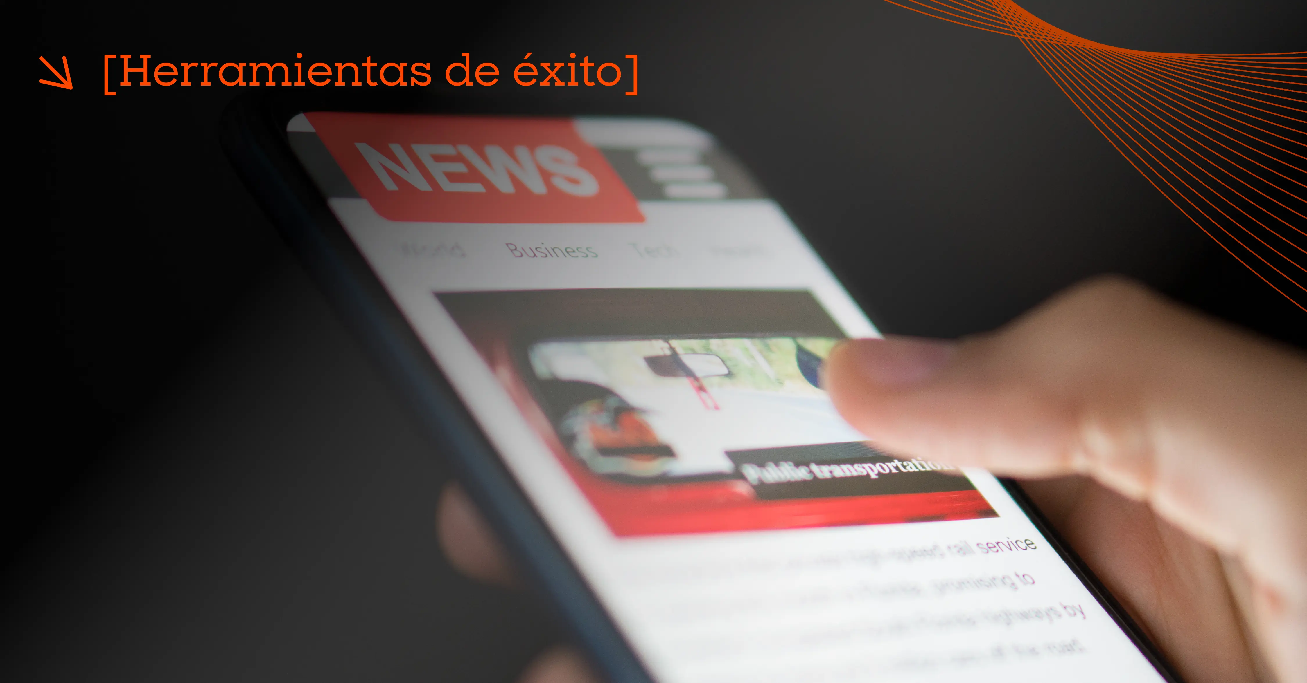 Persona scrolleando que son fake news en su celular