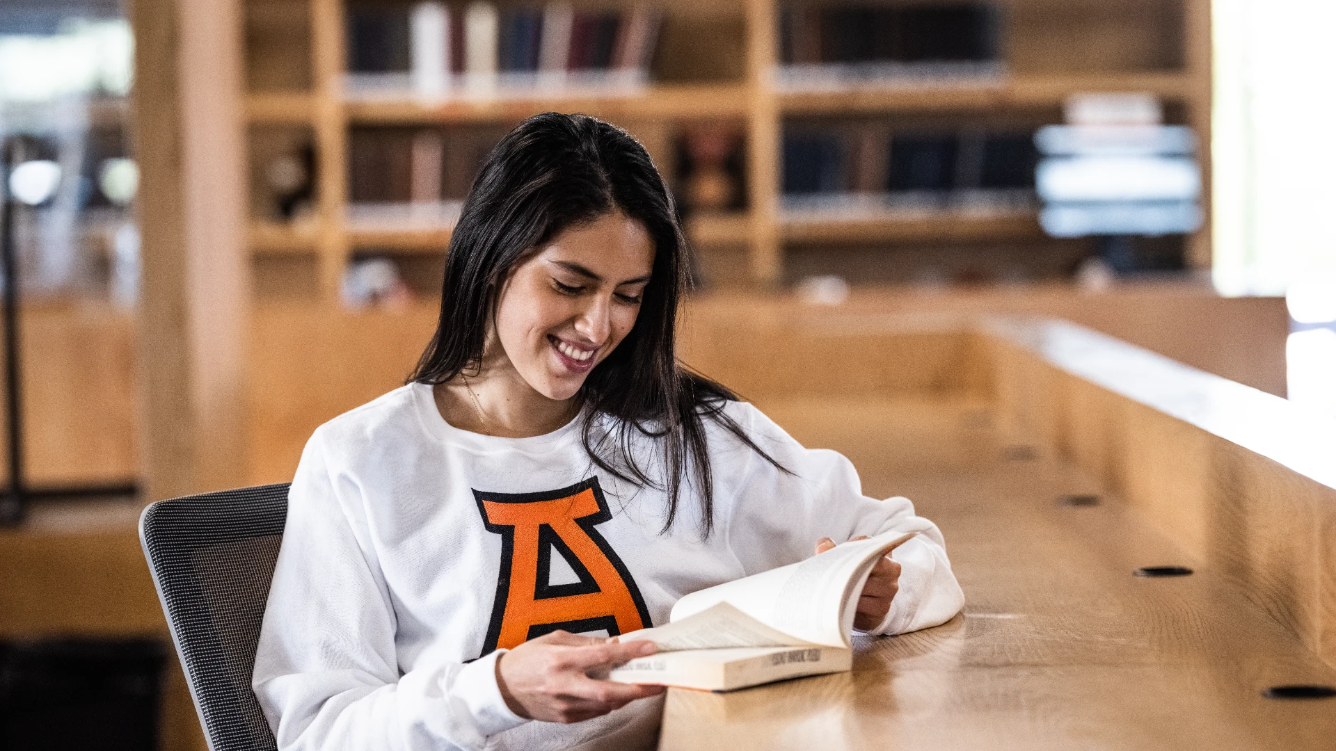 Estudiante de psicopedagogía Anahuac explorando el campo laboral de su carrera