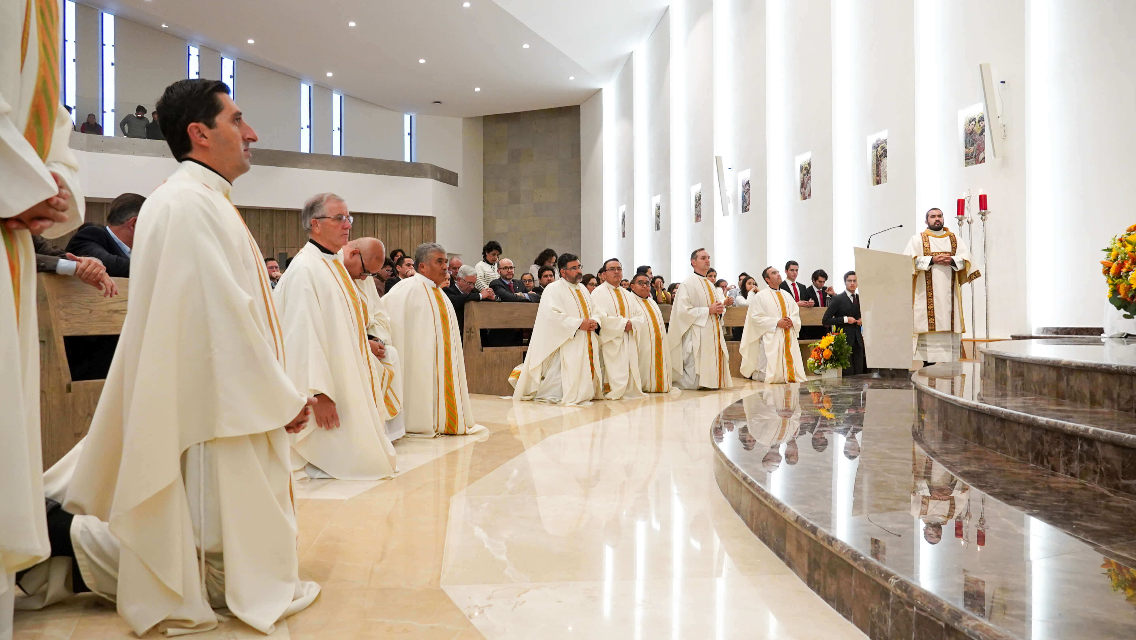 El Obispo de Querétaro Fidencio López Plaza oficia misa de bendición de la Capilla Universitaria de la Anáhuac Querétaro