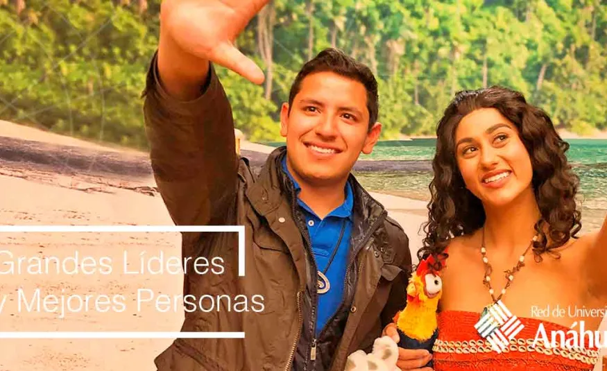 Abraham, un alumno de la Universidad Anáhuac que vivió el sueño de trabajar en Disney