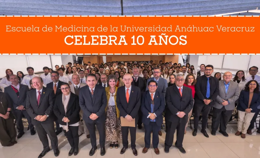 Diez años formando médicos con liderazgo humano en la Universidad Anáhuac Veracruz