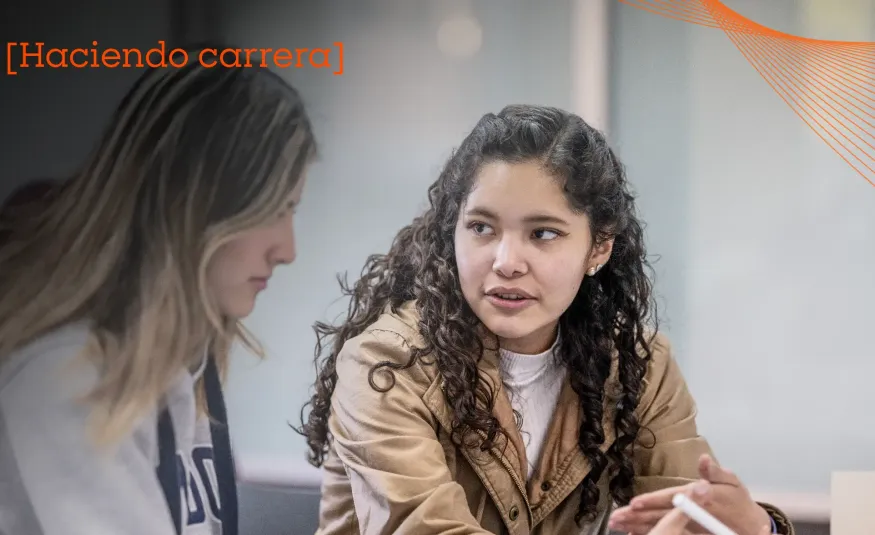 alumnas de la anahuac platicando 