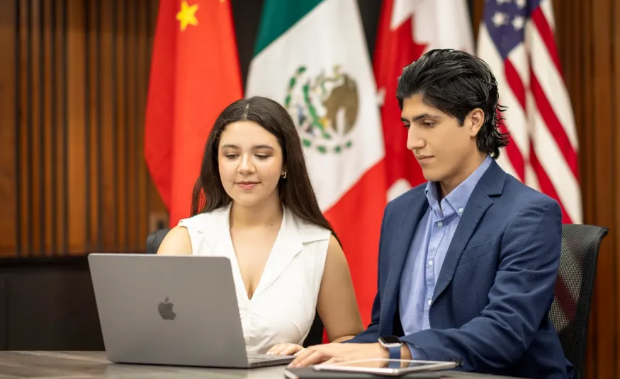 Estudiantes Anáhuac cursando una doble titulación
