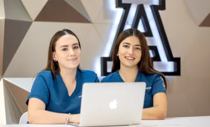 estudiantes de medicina anahuac tramitando su cedula profesional