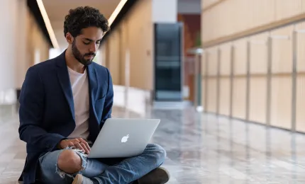 Estudiante anahuac desarrollando las habilidades necesarias para emprender