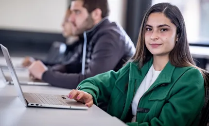 Estudiante de pedagogia ejerciendo en el campo de pedagogia empresarial