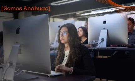 alumna de la anahuac en salon de computo 