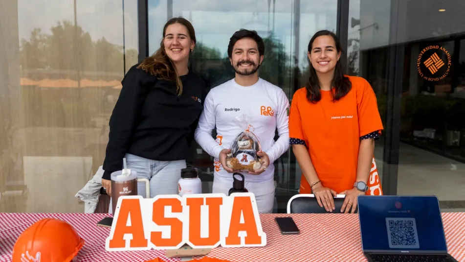 Estudiantes Anáhuac del programa ASUA en puesto de vinculación