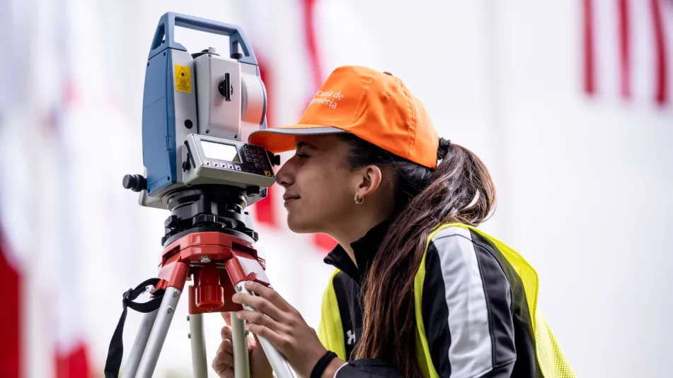 Estudiante de ingeniería civil explorando su campo laboral en practicas profesionales