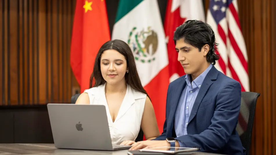 Estudiantes Anáhuac cursando una doble titulación
