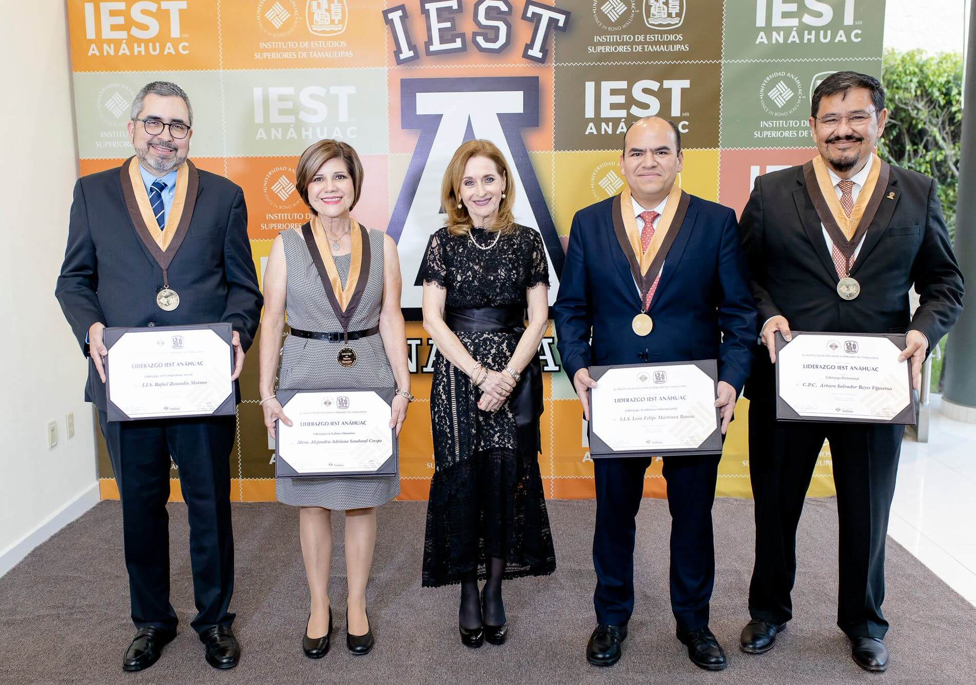 Entrega de Medallas de Liderazgo IEST Anáhuac