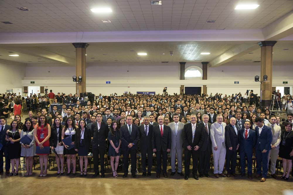 Reciben el Premio CENEVAL al desempeño de excelencia