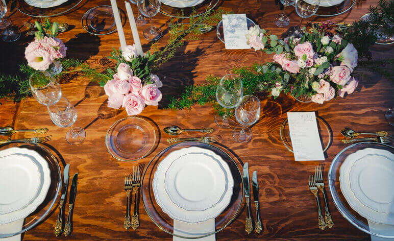 Sigue estos consejos para montar la mesa en tu negocio de banquetes.