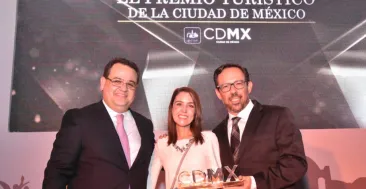 Michel-Wohlmuth-recibe-reconocimiento-especial-a-la-contribucion-turistica-de-la-CDMX