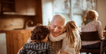 Los abuelos: legado de cariño y seguridad en la vida de los nietos