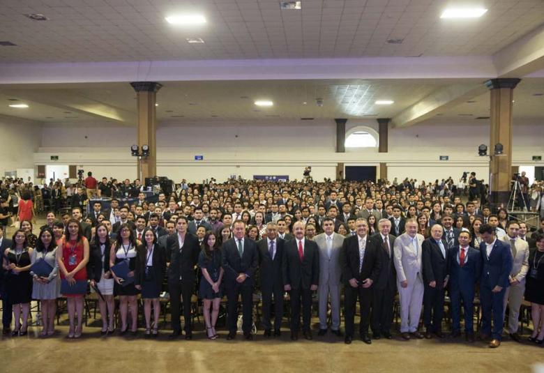 Reciben el Premio CENEVAL al desempeño de excelencia