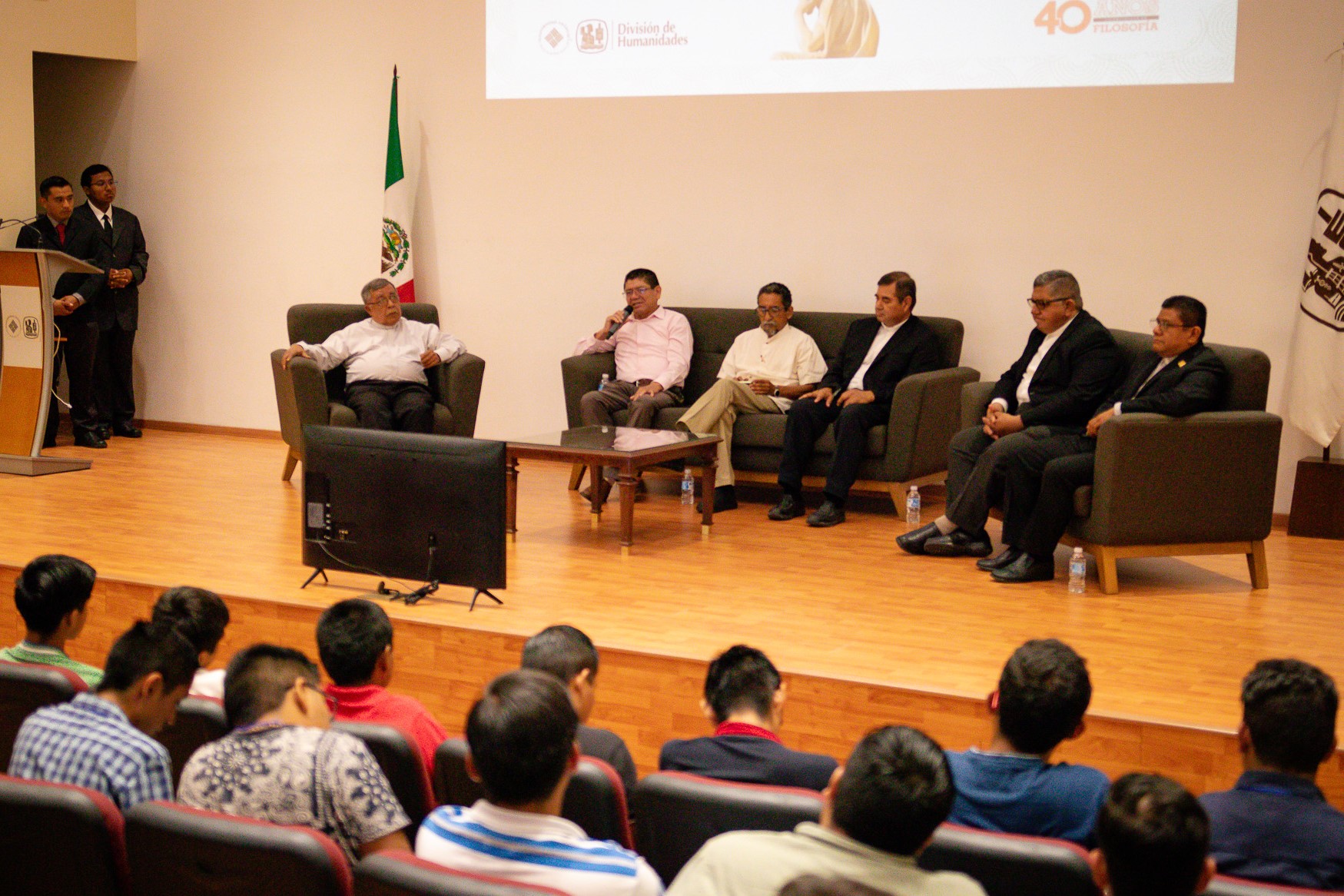 Toma del pánel de coordinadores de Filosofía.