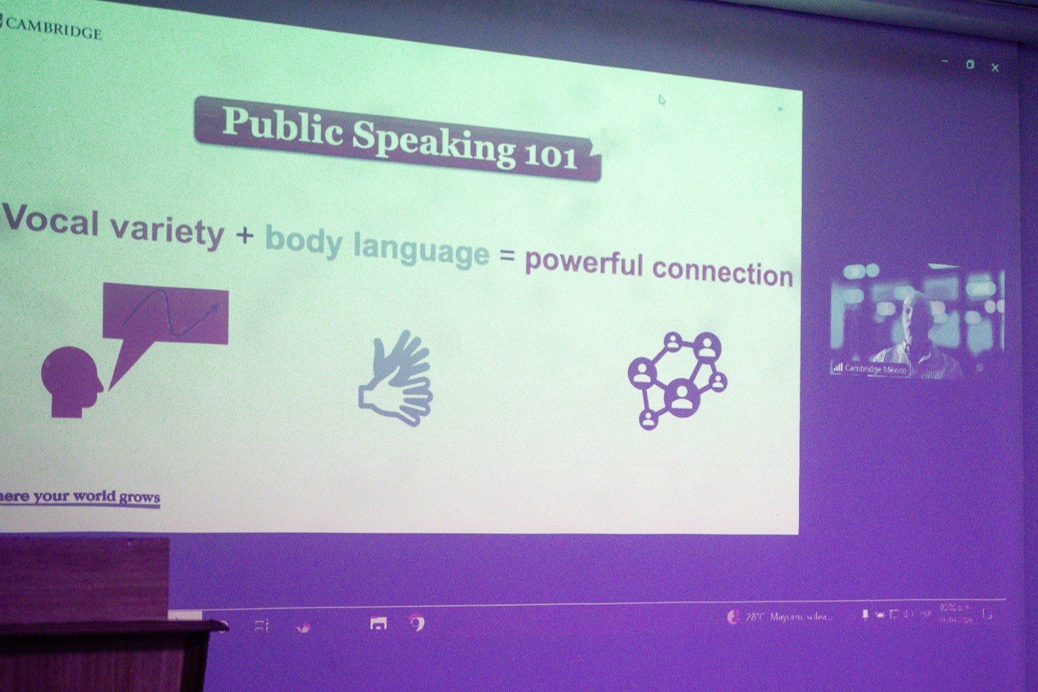 Imagen de una conferencia a distancia. Esto durante el IX Ciclo de Conferencias de la Enseñanza de Idiomas.