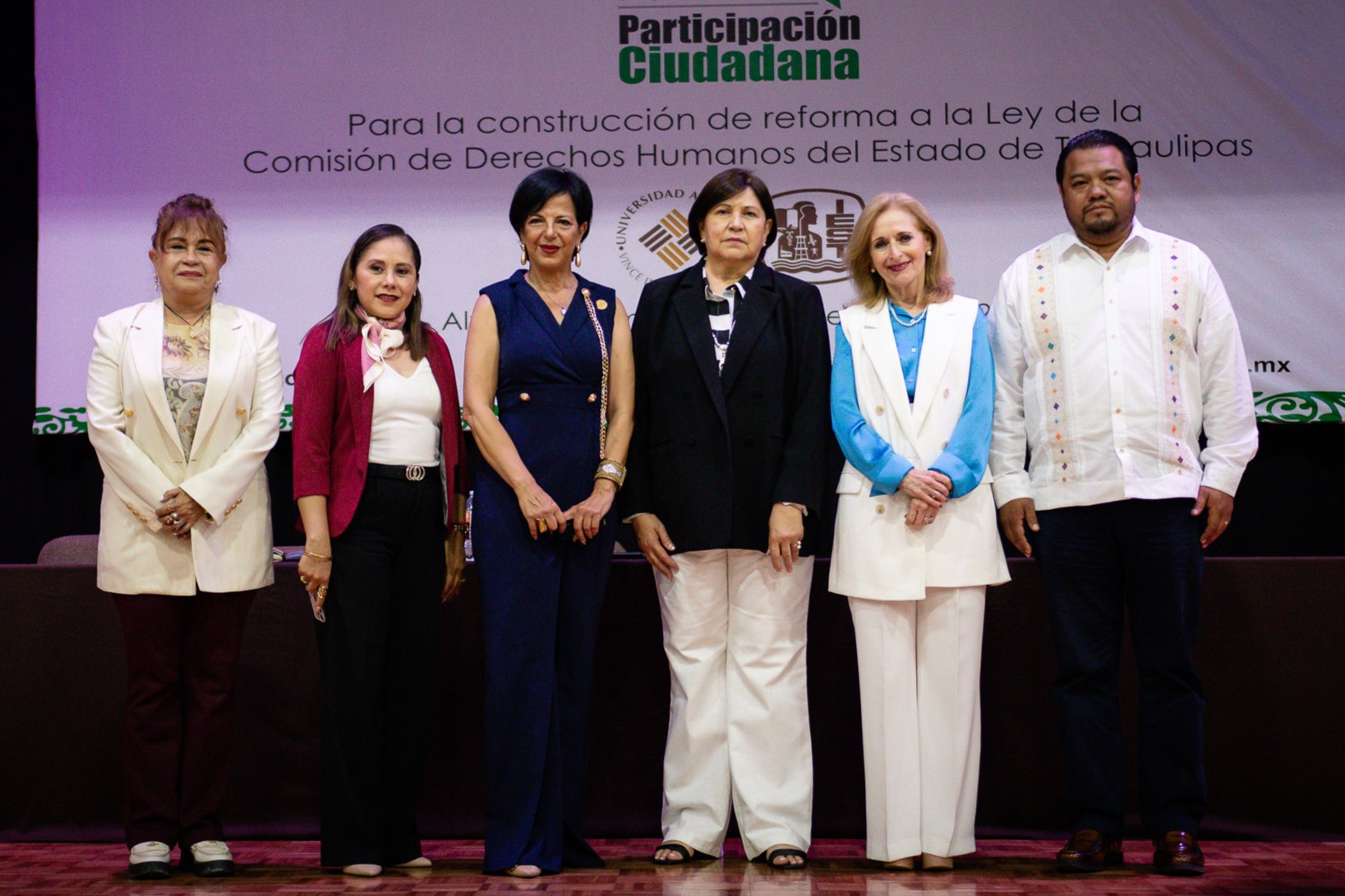 La Rectora acompañada de gente de la CODHET, en foro celebrado en el IEST Anáhuac.
