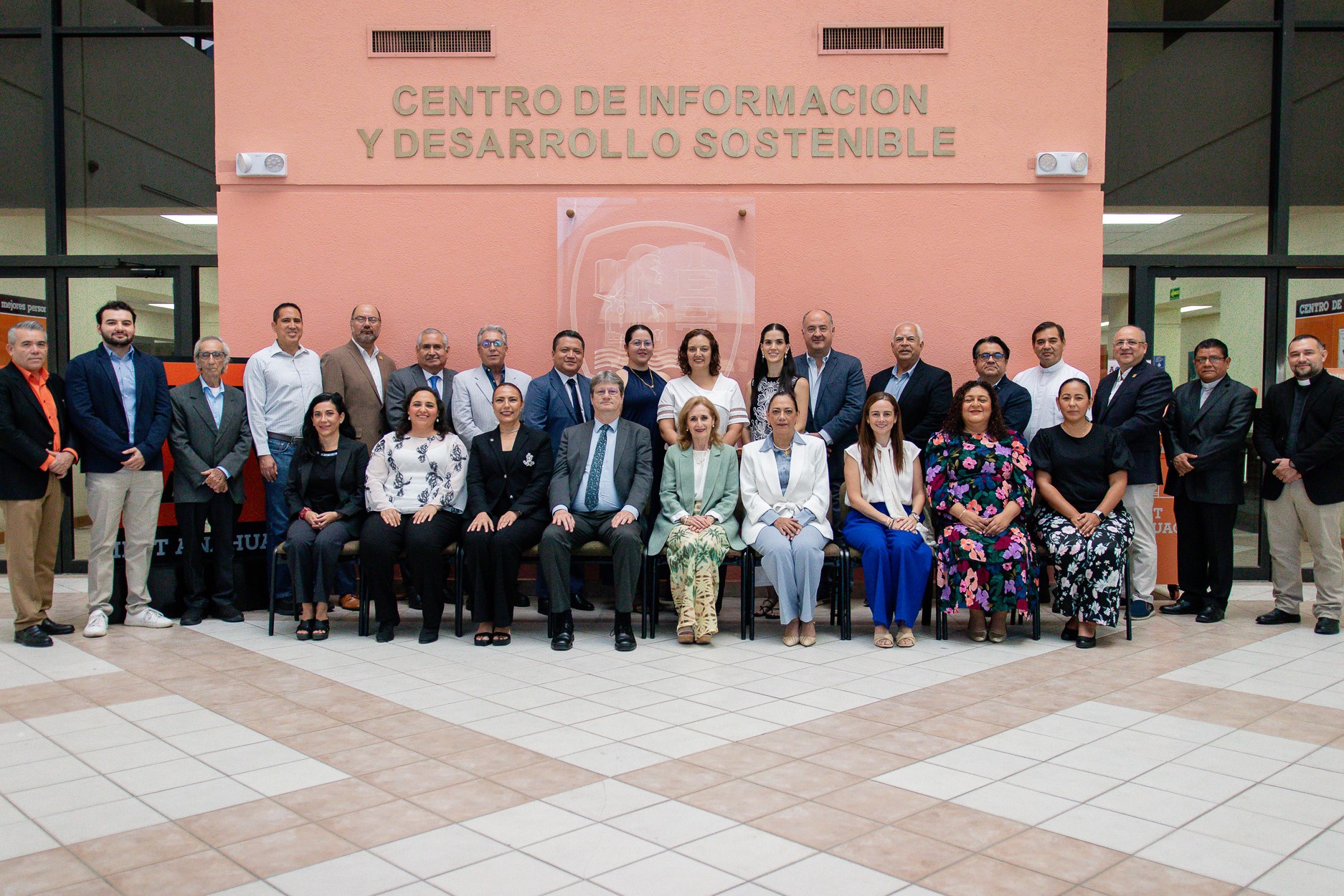Foto general de todos los nuevos consejeros curriculares de Humanidades.