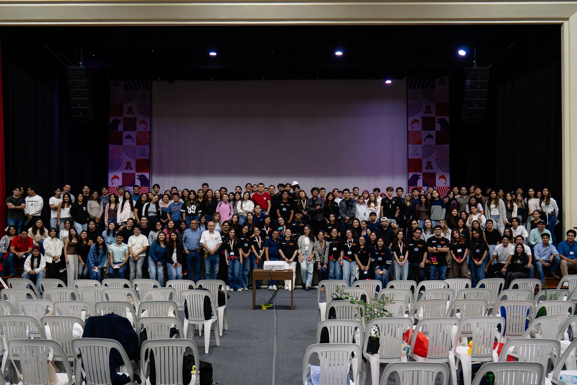 Foto colectiva de los que acudieron a EXPOARQUITECTURA 2026.