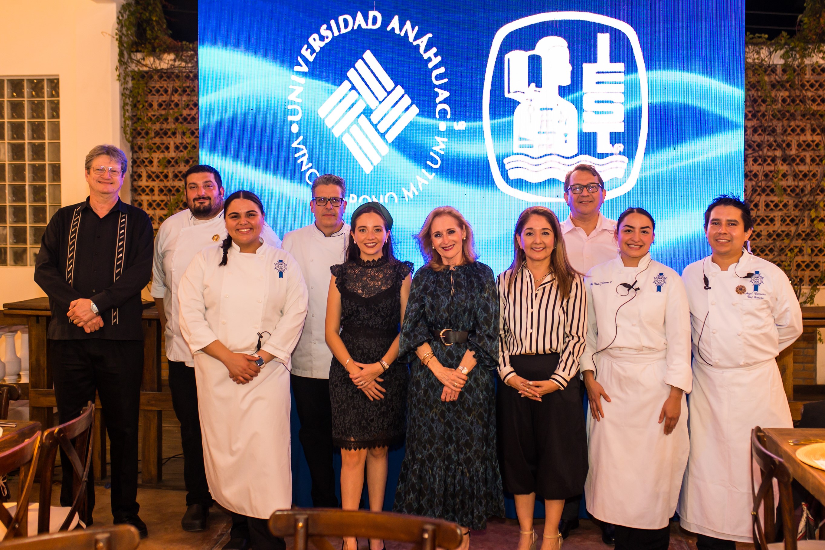 Autoridades y chefs involucrados en el Festín Solidario 2026.
