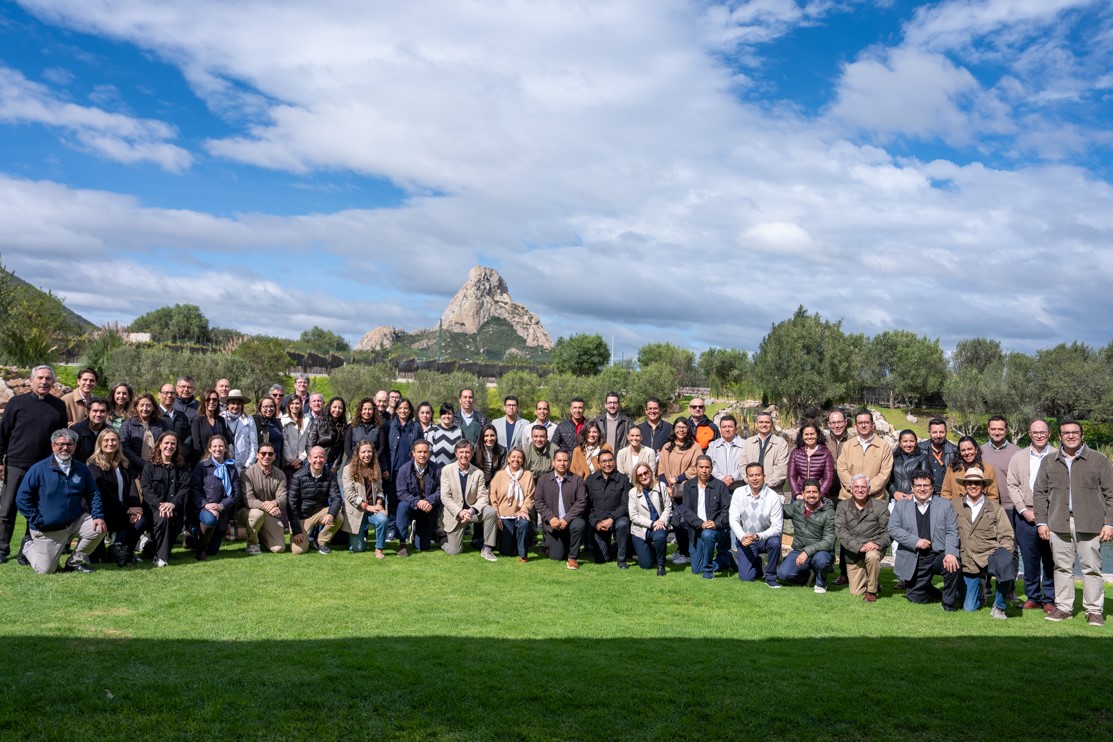 Directivos y rectores de todas las universidades de la RIU, en Bernal, Qro.