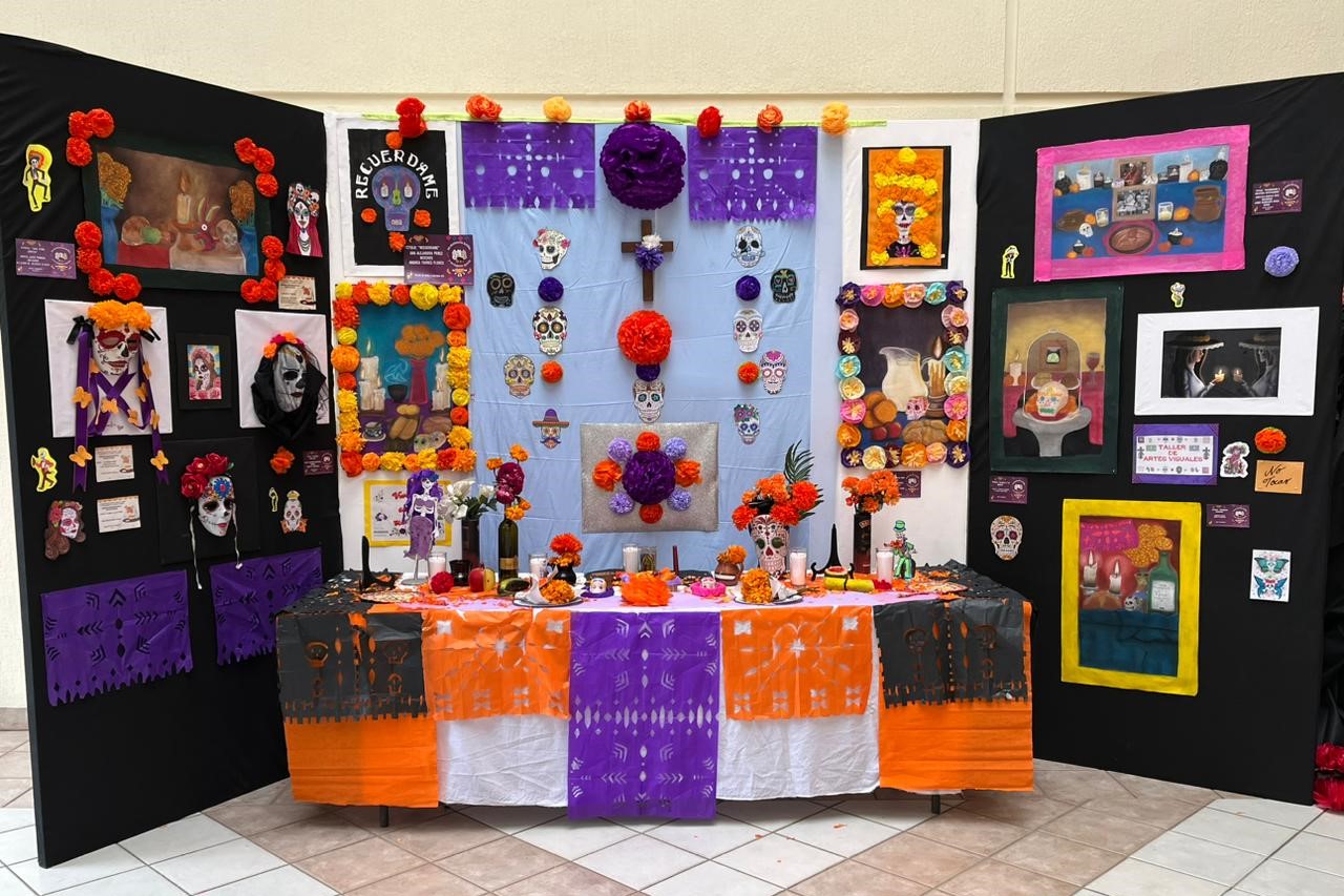 Evento de Día de Muertos en el Centro de Información del IEST Anáhuac