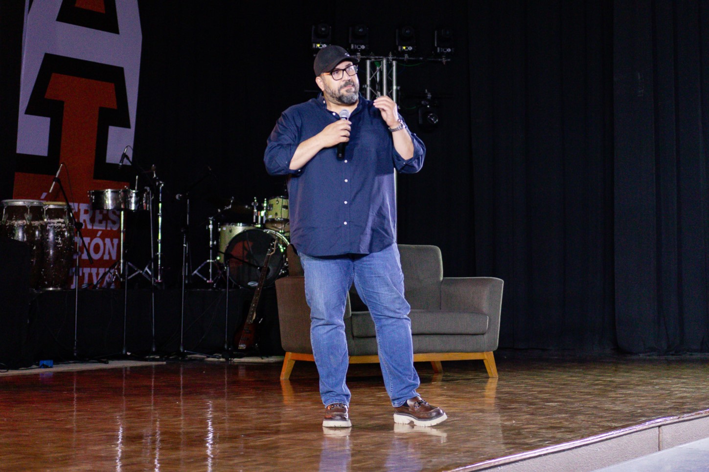 El cineasta Ricardo Colorado estuvo en el IEST Anáhuac.