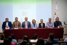 Fotos del presidium durante la presentación del libro de Alianza 2021.