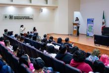 Alumnos de Diseño Gráfico prestando atención en la inauguración del Congreso de Diseño.
