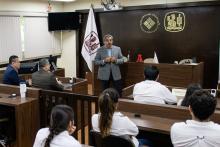 El expositor de compliance, en la Sala de Juicios Orales.